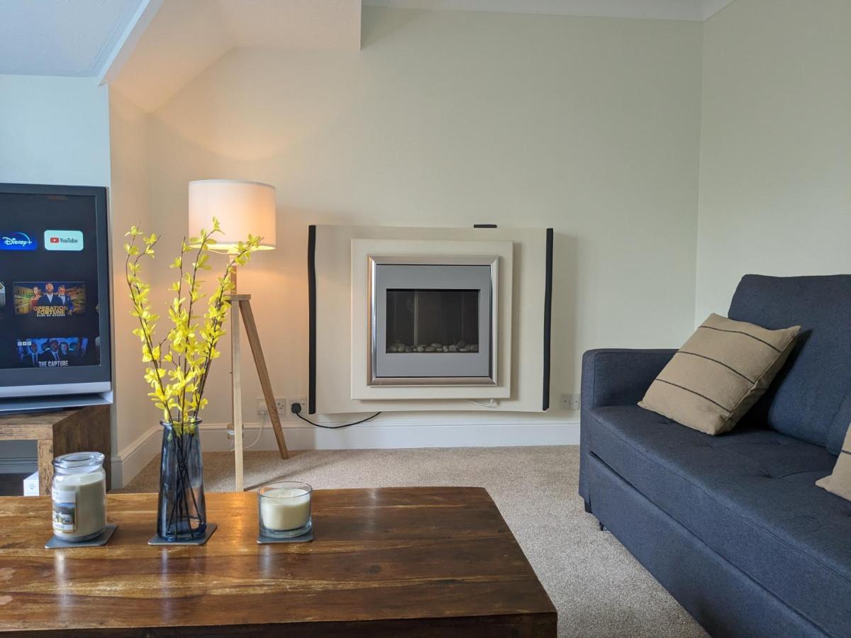 Large Apartment With Parking Guildford Dış mekan fotoğraf
