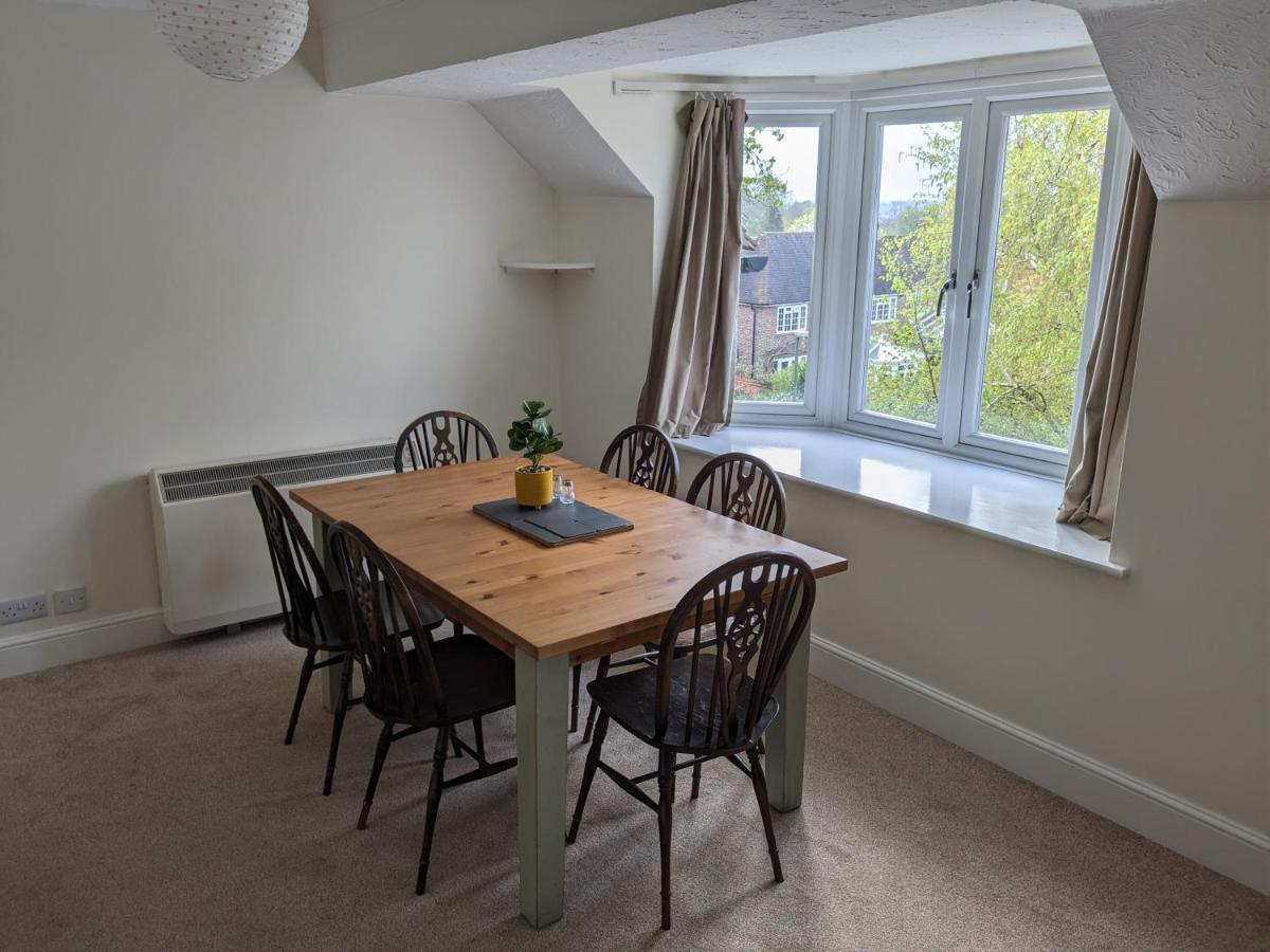 Large Apartment With Parking Guildford Dış mekan fotoğraf