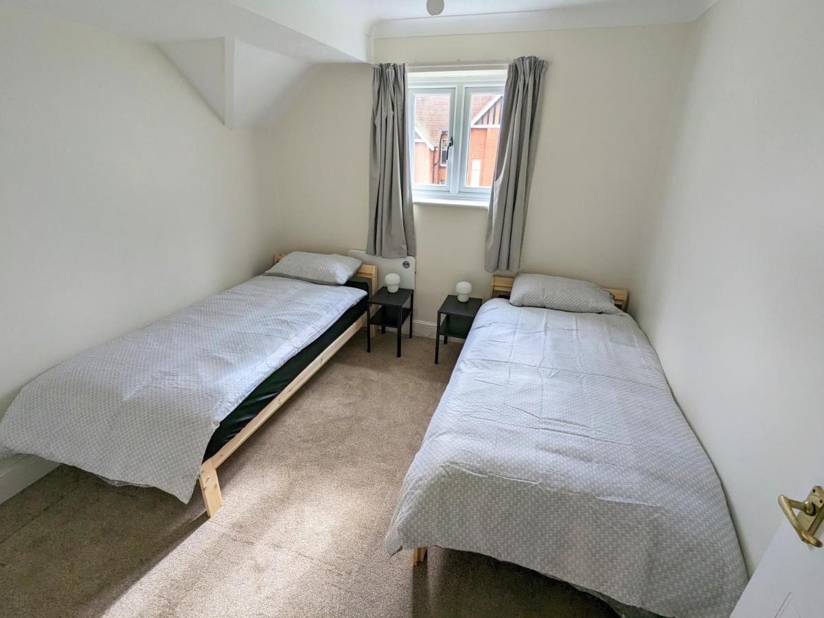 Large Apartment With Parking Guildford Dış mekan fotoğraf